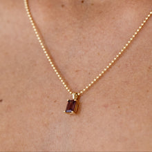 Load image into Gallery viewer, 9kt Gold Rectangle Garnet Pendant