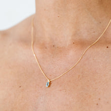 Load image into Gallery viewer, 9kt Gold Oval Topaz Pendant