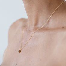 Load image into Gallery viewer, 9kt Gold Round Garnet Pendant