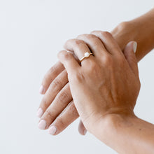 Load image into Gallery viewer, 9kt Gold Pearl Ring