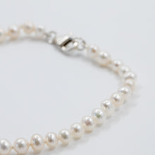 Load image into Gallery viewer, Classic Pearl Bracelet