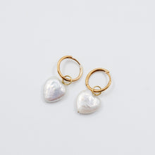 Load image into Gallery viewer, Pearl Heart Charm