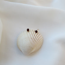 Load image into Gallery viewer, 9kt Gold and Garnet Studs
