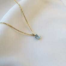 Load image into Gallery viewer, 9kt Gold Oval Topaz Pendant