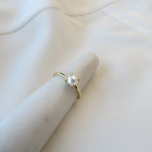 Load image into Gallery viewer, 9kt Gold Pearl Ring