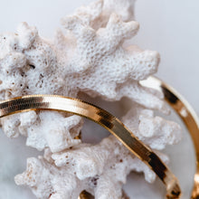 Load image into Gallery viewer, 9kt Gold Herringbone Necklace