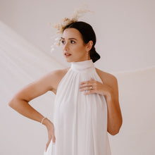 Load image into Gallery viewer, Delilah pearl Earrings