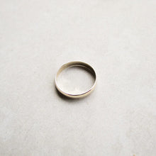 Load image into Gallery viewer, 9kt gold men's wedding band standard fit