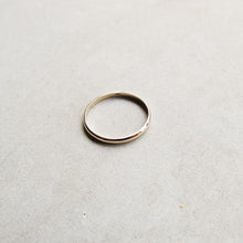 Load image into Gallery viewer, 9kt gold men's wedding band standard fit