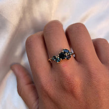 Load image into Gallery viewer, Blue Sapphire cluster ring