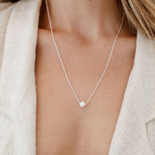 Load image into Gallery viewer, Simplicity Pearl Necklace