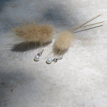 Load image into Gallery viewer, Classic pearl studs