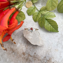 Load image into Gallery viewer, Birsthone cluster ring