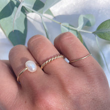 Load image into Gallery viewer, Twisted wire ring