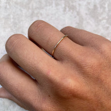 Load image into Gallery viewer, Fine wire ring