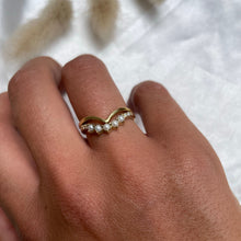 Load image into Gallery viewer, Pearl & moissanite wedding band