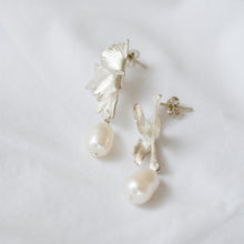 Load image into Gallery viewer, Floral pearl drops
