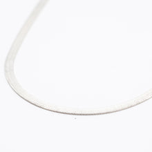 Load image into Gallery viewer, Silver herringbone necklace
