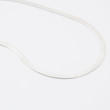 Load image into Gallery viewer, Silver herringbone necklace

