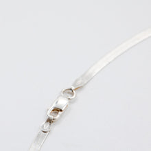 Load image into Gallery viewer, Silver herringbone necklace
