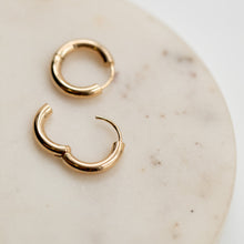 Load image into Gallery viewer, 9kt Gold Aura Hoops
