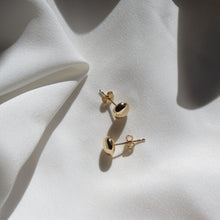 Load image into Gallery viewer, 9kt Gold Pebble Stud Earrings
