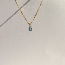 Load image into Gallery viewer, 9kt Gold Oval Topaz Pendant
