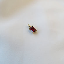 Load image into Gallery viewer, 9kt Gold Rectangle Garnet Pendant
