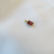 Load image into Gallery viewer, 9kt Gold Rectangle Garnet Pendant
