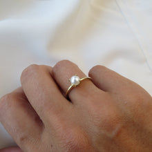 Load image into Gallery viewer, 9kt Gold Pearl Ring

