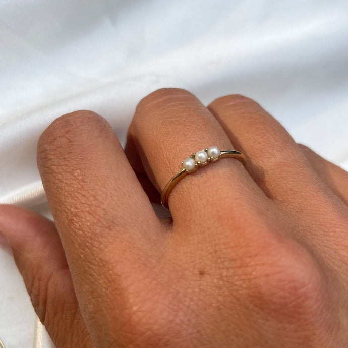 Trinity pearl ring 9kt gold