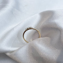 Load image into Gallery viewer, Trinity pearl ring 9kt gold
